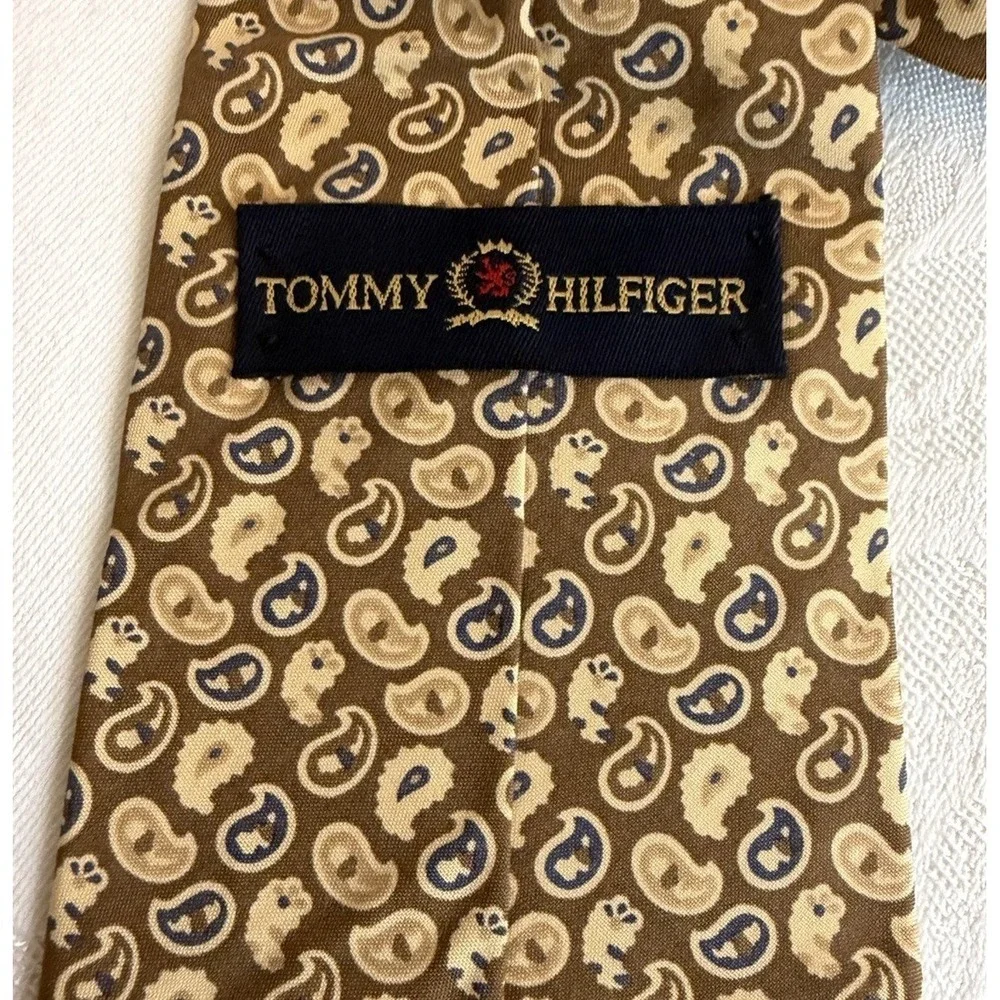 Tommy Hilfiger Mens Tie Paisley Vintage Neck Tie 100% Silk Made in USA